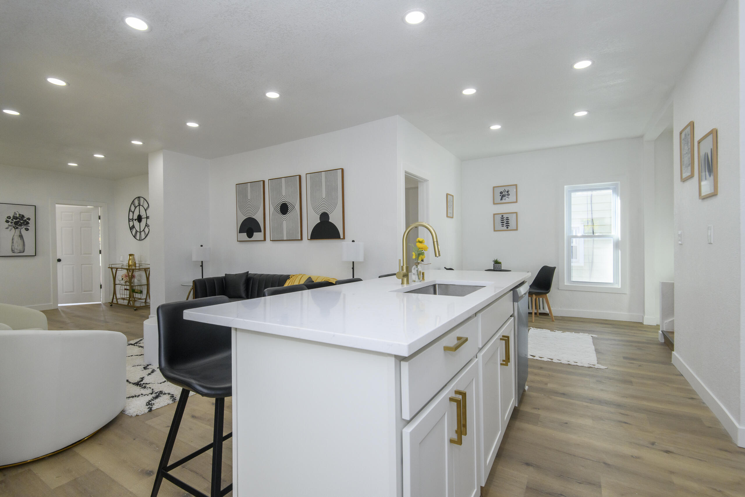 1718 East Bradford Avenue, Unit 1720 Milwaukee, WI 53211 - Photo 13 of 60 1718 E Bradford-17