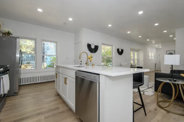 $379,900 | 1718 East Bradford Avenue, Unit 1720, Milwaukee, WI 53211