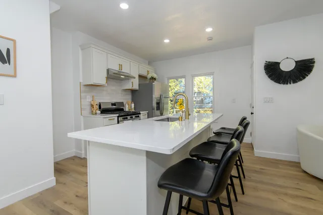 $379,900 | 1718 East Bradford Avenue, Unit 1720, Milwaukee, WI 53211