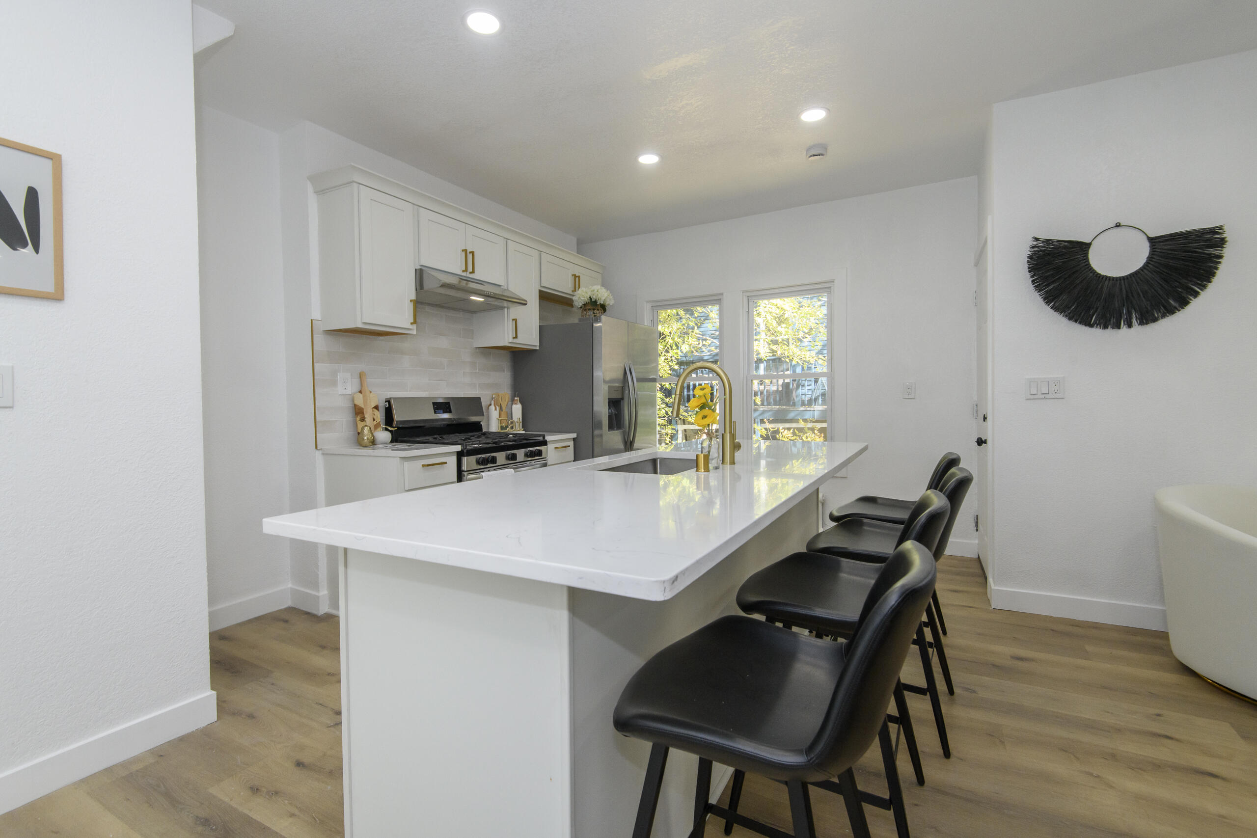 1718 East Bradford Avenue, Unit 1720 Milwaukee, WI 53211 - Photo 15 of 60 1718 E Bradford-19