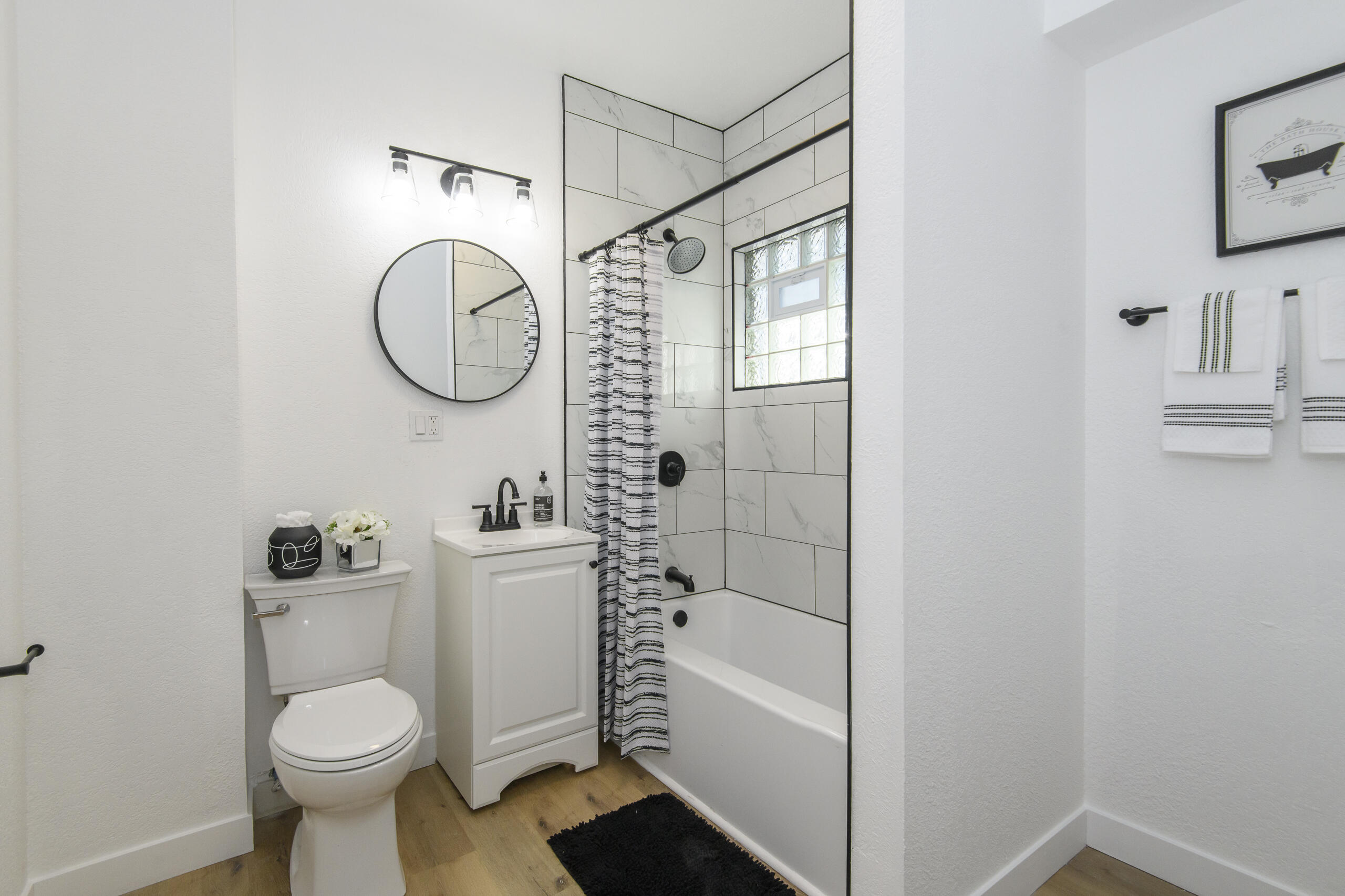 1718 East Bradford Avenue, Unit 1720 Milwaukee, WI 53211 - Photo 21 of 60 1718 E Bradford-21