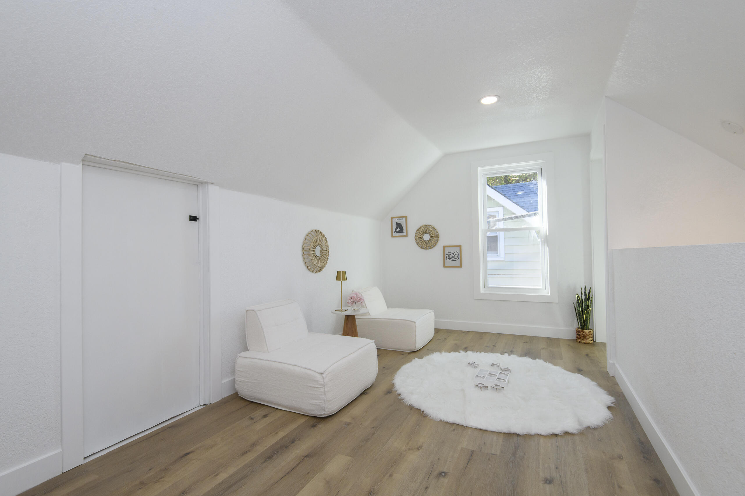 1718 East Bradford Avenue, Unit 1720 Milwaukee, WI 53211 - Photo 24 of 60 UPR 1718 E Bradford-23