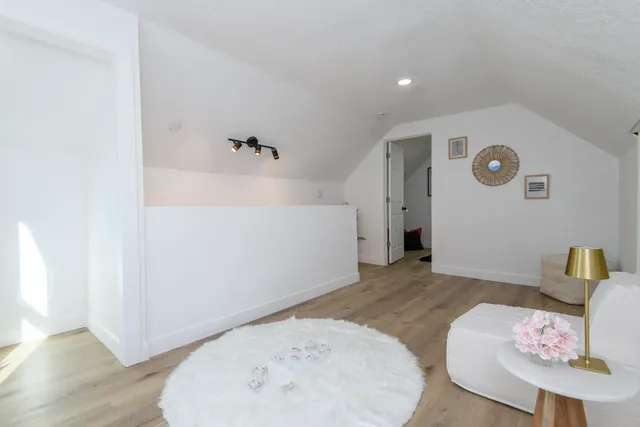 $379,900 | 1718 East Bradford Avenue, Unit 1720, Milwaukee, WI 53211