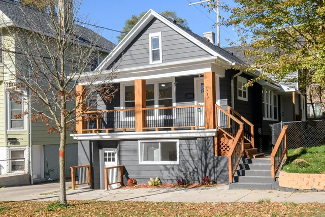 $379,900 | 1718 East Bradford Avenue, Unit 1720, Milwaukee, WI 53211