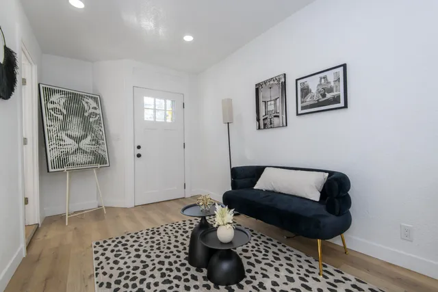 $379,900 | 1718 East Bradford Avenue, Unit 1720, Milwaukee, WI 53211