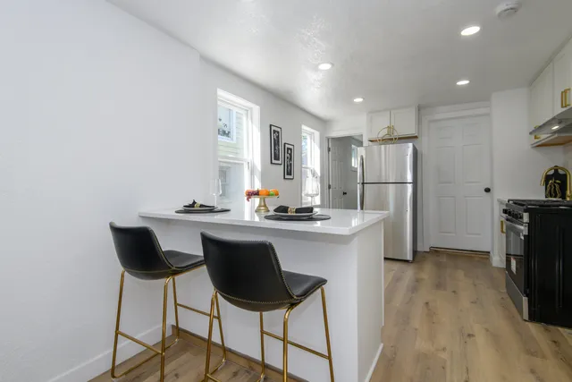 $379,900 | 1718 East Bradford Avenue, Unit 1720, Milwaukee, WI 53211