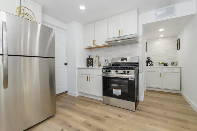 $379,900 | 1718 East Bradford Avenue, Unit 1720, Milwaukee, WI 53211