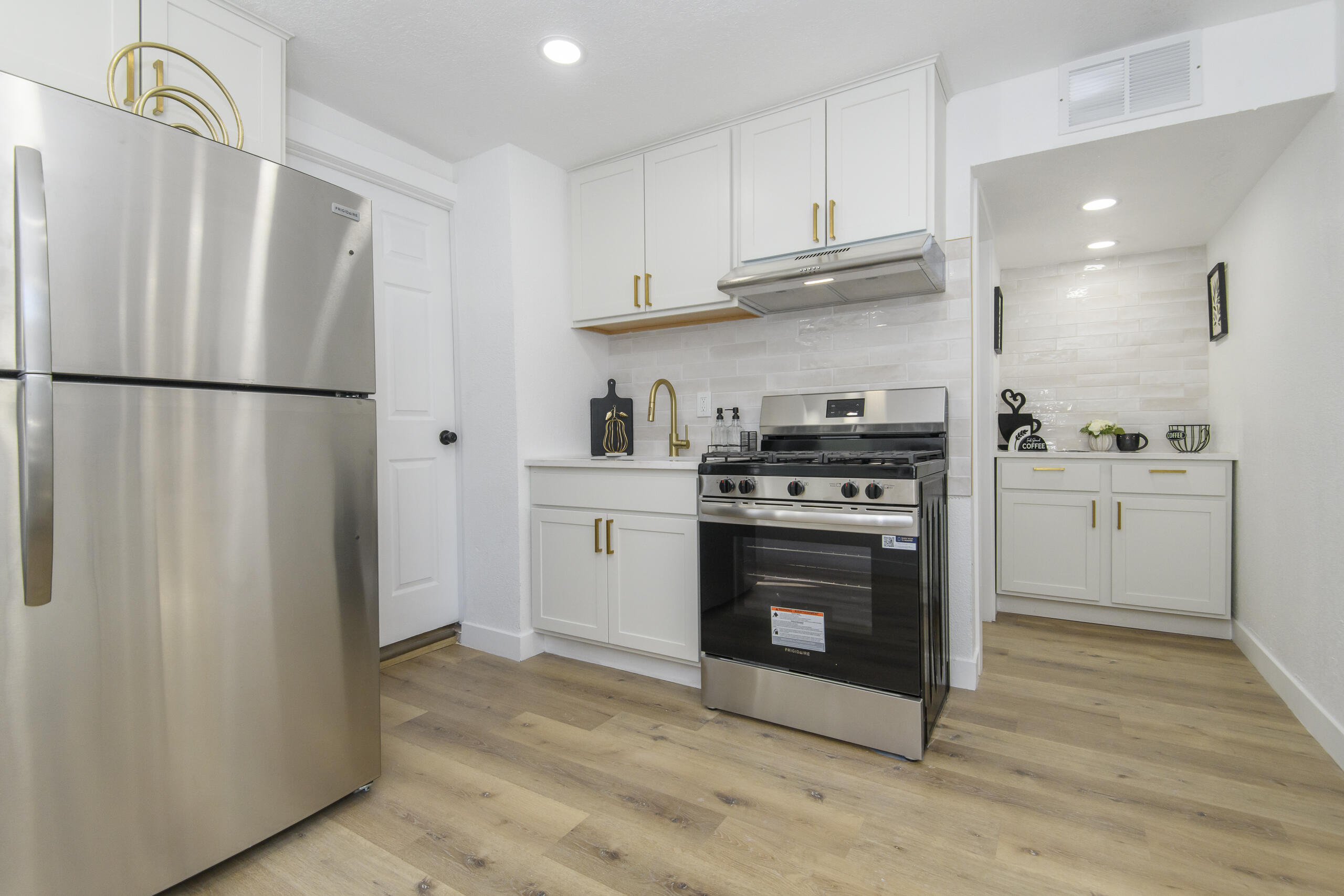 1718 East Bradford Avenue, Unit 1720 Milwaukee, WI 53211 - Photo 33 of 60 1718 E Bradford-37