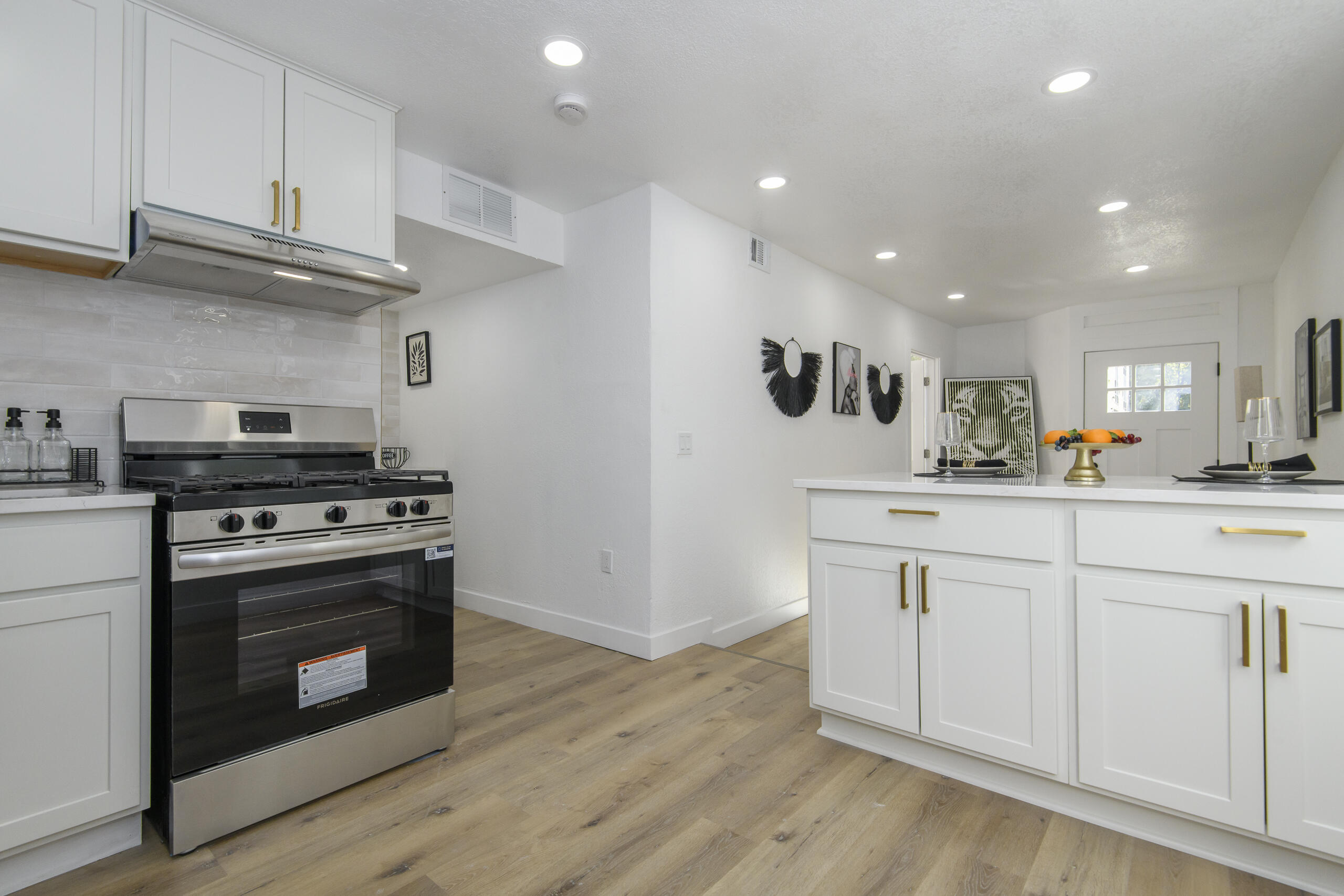 1718 East Bradford Avenue, Unit 1720 Milwaukee, WI 53211 - Photo 34 of 60 1718 E Bradford-38