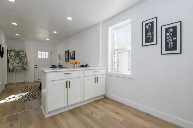 $379,900 | 1718 East Bradford Avenue, Unit 1720, Milwaukee, WI 53211