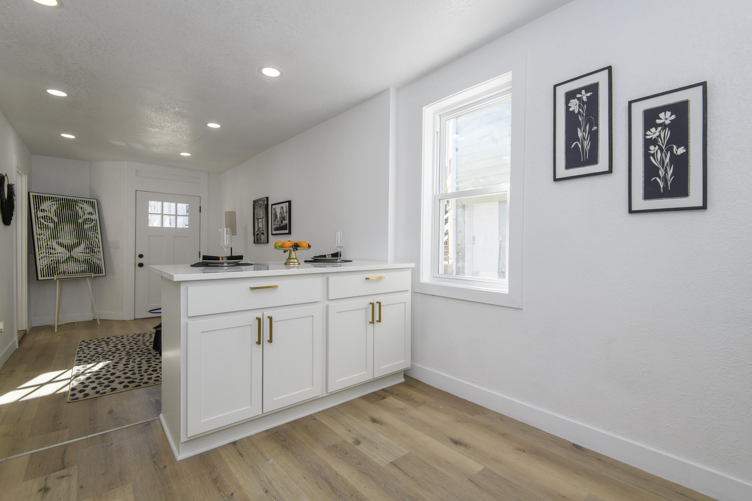 1718 East Bradford Avenue, Unit 1720 Milwaukee, WI 53211 - Photo 35 of 60 1718 E Bradford-39