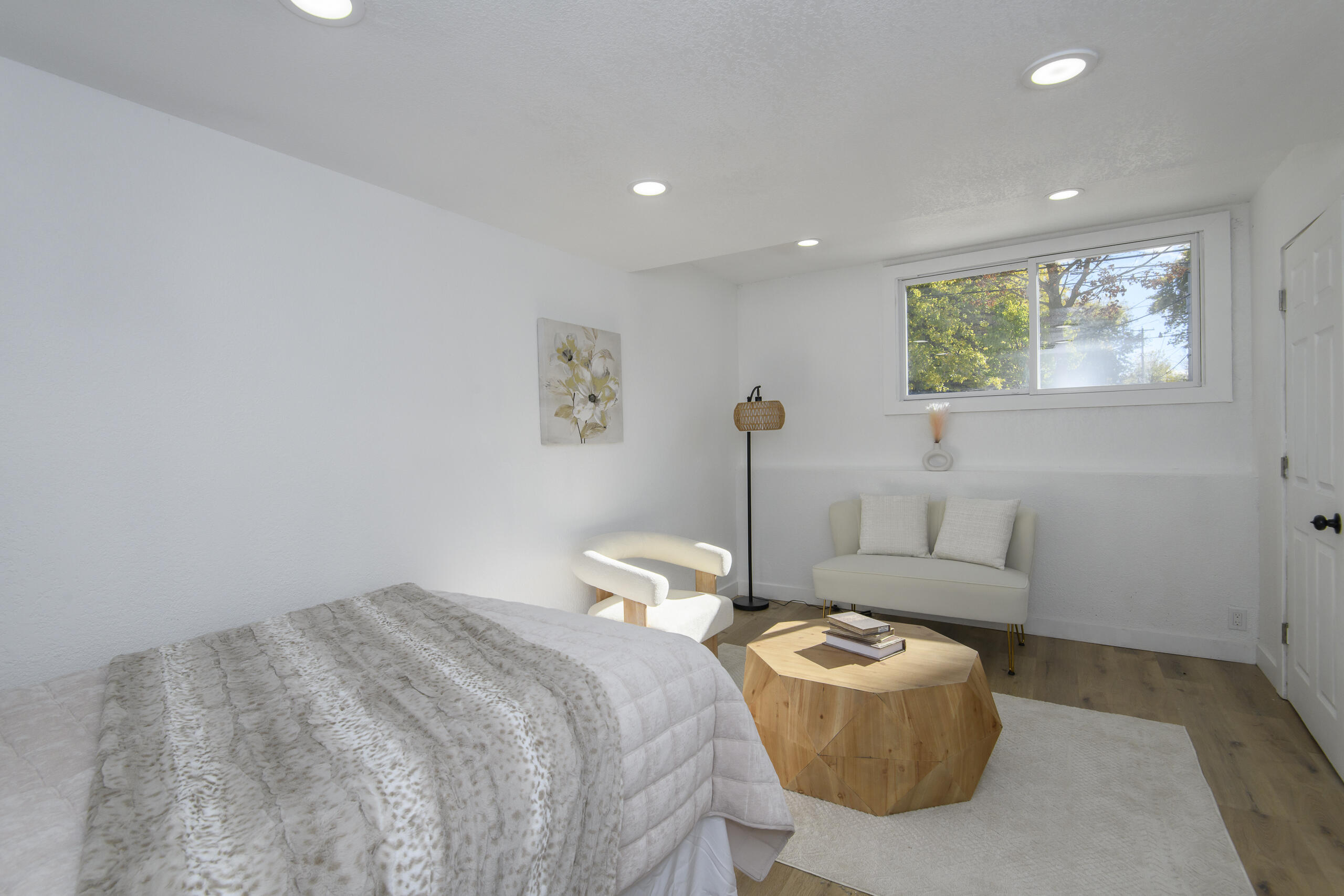 1718 East Bradford Avenue, Unit 1720 Milwaukee, WI 53211 - Photo 37 of 60 1718 E Bradford-32