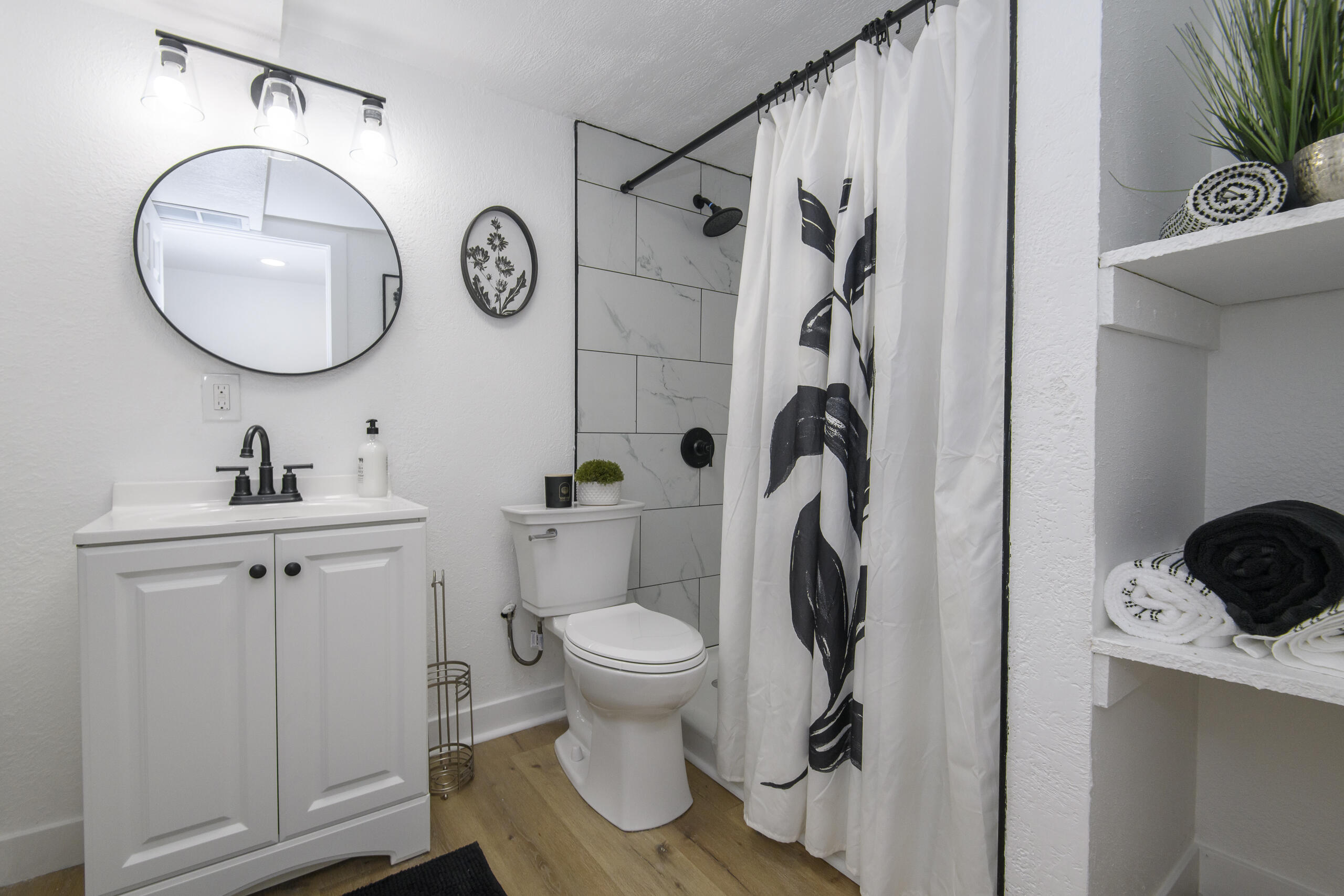 1718 East Bradford Avenue, Unit 1720 Milwaukee, WI 53211 - Photo 39 of 60 1718 E Bradford-40