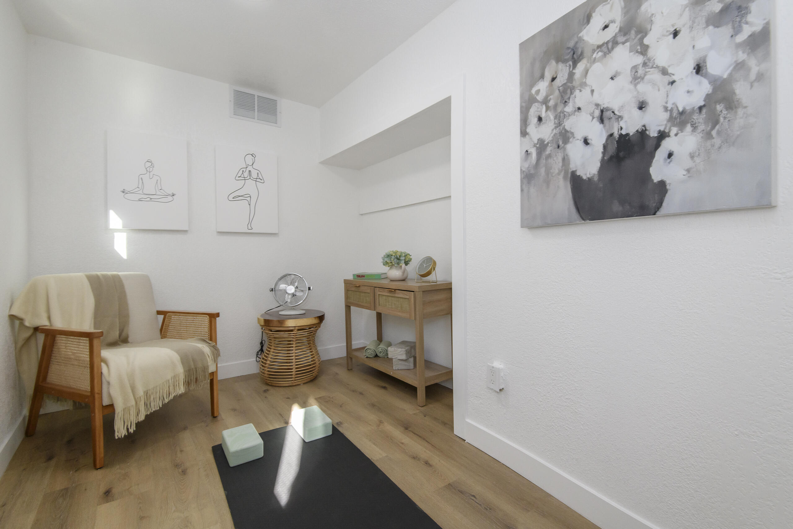 1718 East Bradford Avenue, Unit 1720 Milwaukee, WI 53211 - Photo 40 of 60 LWR BDRM 21718 E Bradford-41