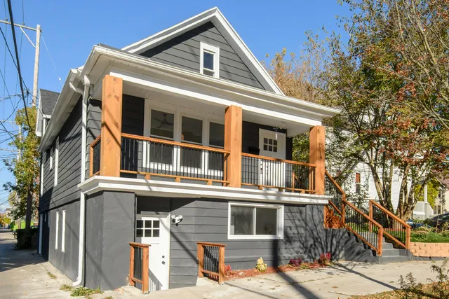 $379,900 | 1718 East Bradford Avenue, Unit 1720, Milwaukee, WI 53211