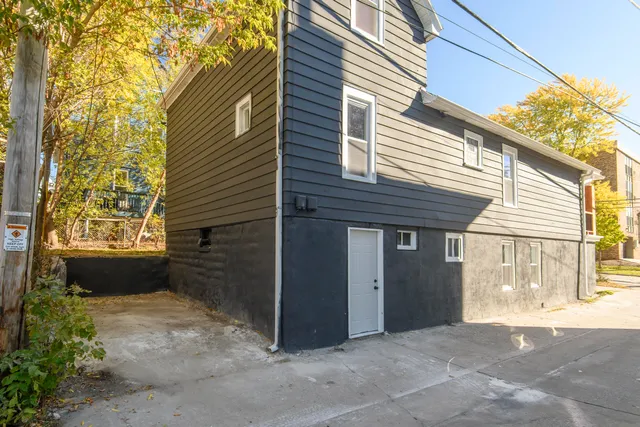 $379,900 | 1718 East Bradford Avenue, Unit 1720, Milwaukee, WI 53211