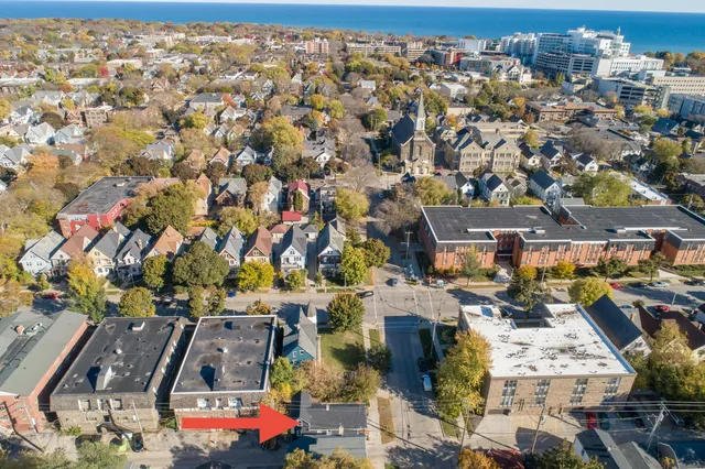 $379,900 | 1718 East Bradford Avenue, Unit 1720, Milwaukee, WI 53211