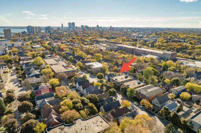 $379,900 | 1718 East Bradford Avenue, Unit 1720, Milwaukee, WI 53211