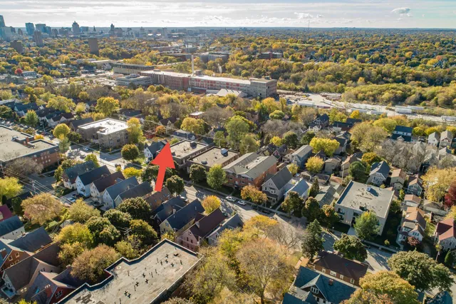 $379,900 | 1718 East Bradford Avenue, Unit 1720, Milwaukee, WI 53211