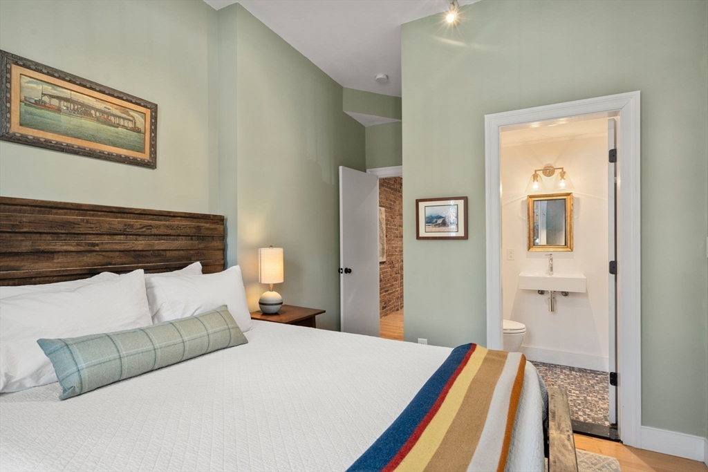 148 Warren Avenue, Unit 1 Boston, MA 02116 - Photo 17 of 28