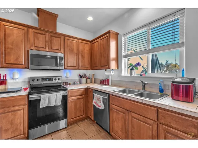 a view of kitchen and dining area with furniture