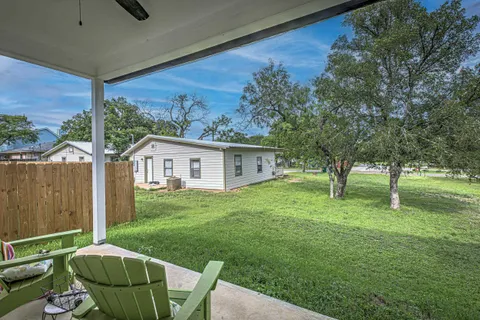 $400,000 | 627 Aspen Lane, Cottonwood Shores, TX 78657