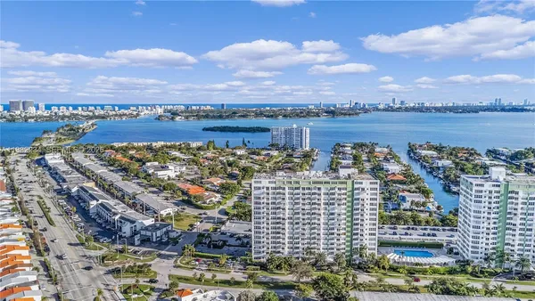 $344,444 | 2150 Sans Souci Boulevard, Unit B605, North Miami, FL 33181