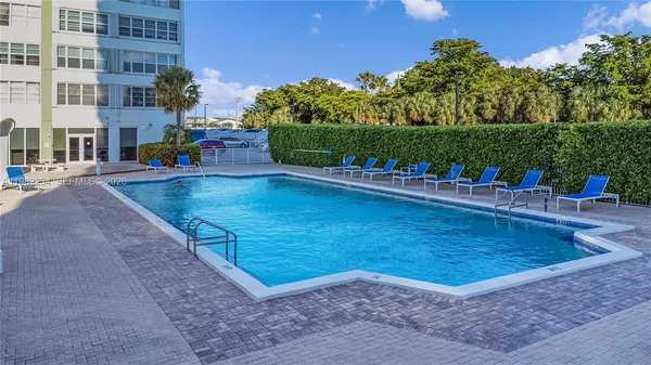 $344,444 | 2150 Sans Souci Boulevard, Unit B605, North Miami, FL 33181