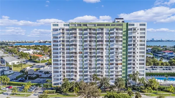 $344,444 | 2150 Sans Souci Boulevard, Unit B605, North Miami, FL 33181