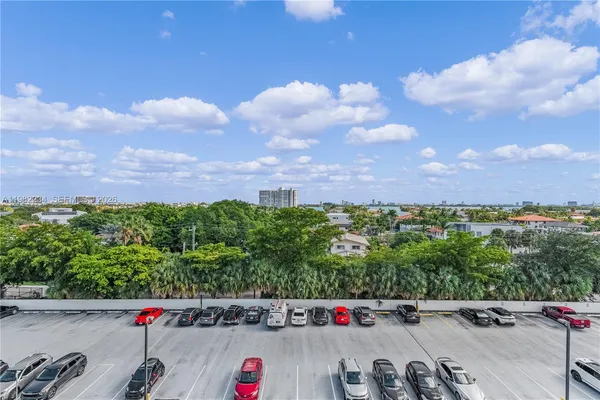 $344,444 | 2150 Sans Souci Boulevard, Unit B605, North Miami, FL 33181