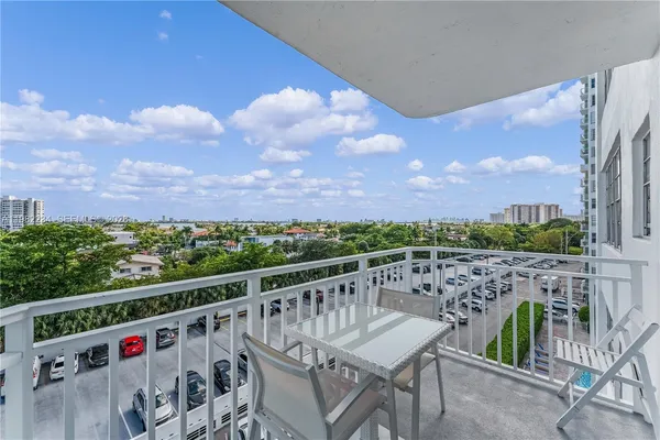 $344,444 | 2150 Sans Souci Boulevard, Unit B605, North Miami, FL 33181