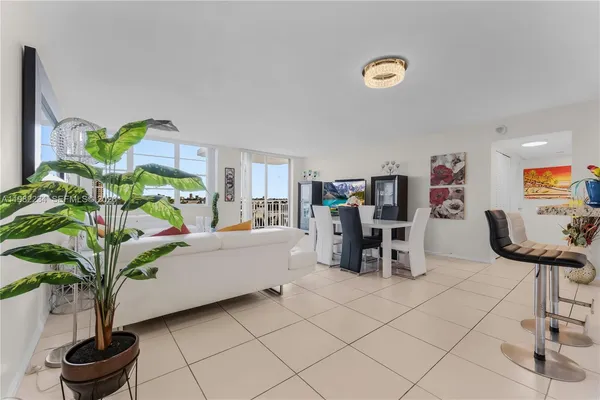 $344,444 | 2150 Sans Souci Boulevard, Unit B605, North Miami, FL 33181