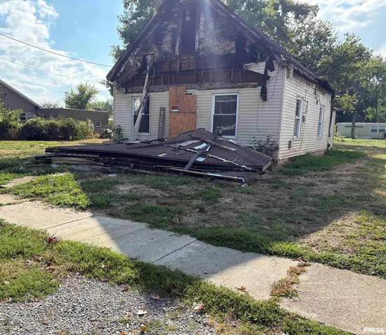 $9,000 | 405 South Snider Street, Christopher, IL 62822