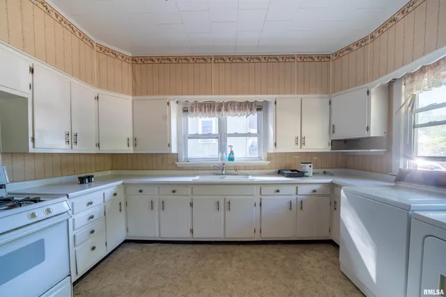 $74,900 | 334 West Birch Street, Canton, IL 61520