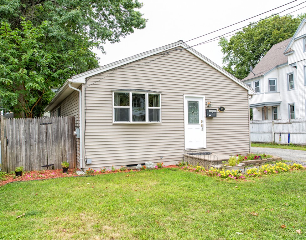 46 Edgemont Street Springfield, MA 01109 - Photo 3 of 29