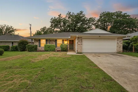 $325,000 | 2132 Sandy Lane, Irving, TX 75060
