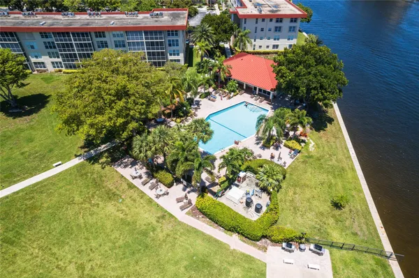 $399,000 | 3150 Northeast 48th Court, Unit 410, Lighthouse Point, FL 33064