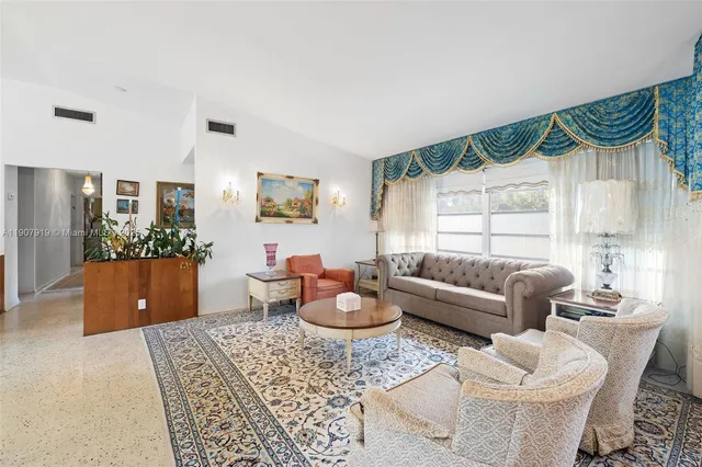 $2,050,000 | 4601 Royal Palm Avenue, Miami Beach, FL 33140