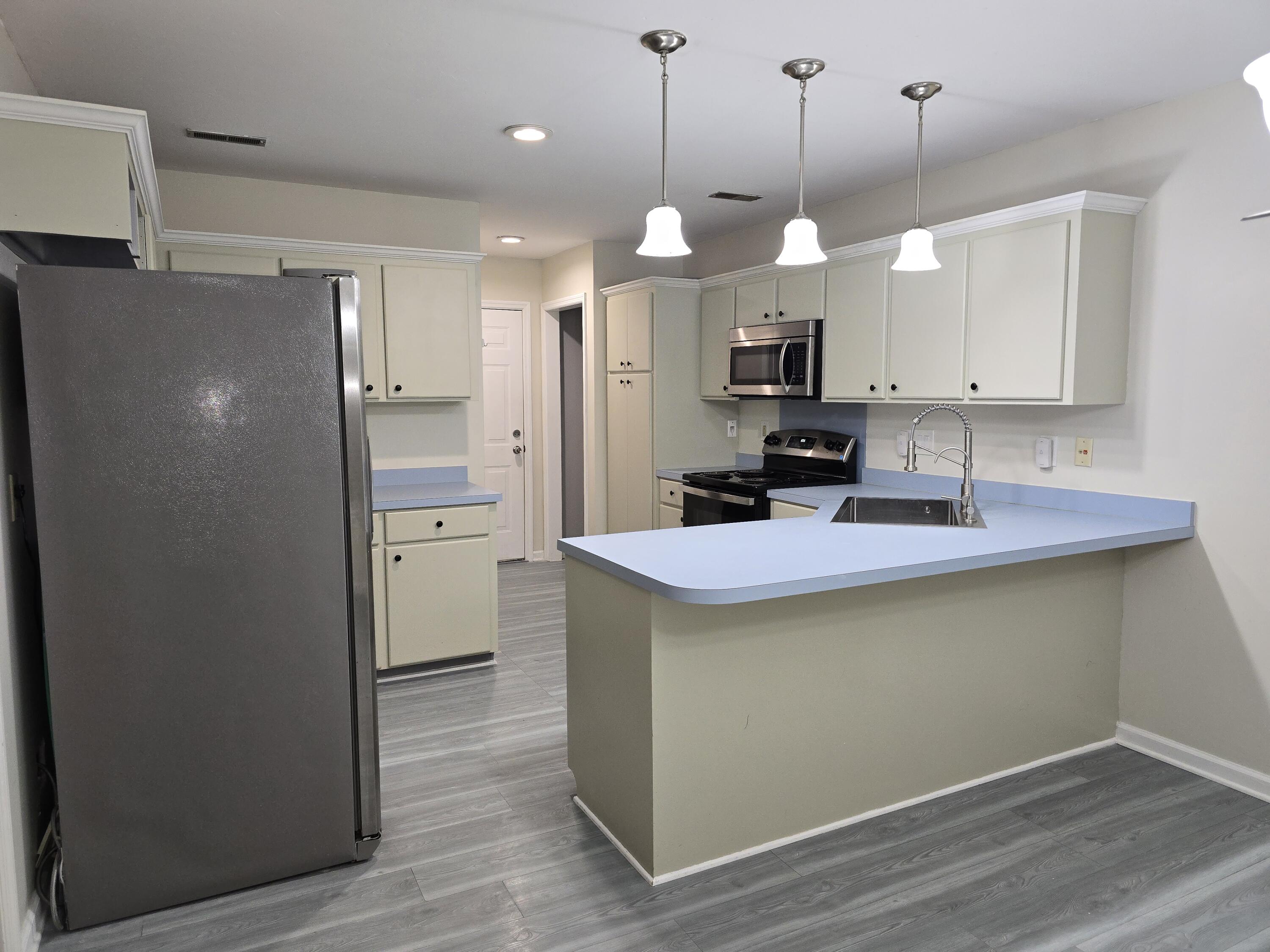 2779 Shadow Lane North Charleston, SC 29406 - Photo 3 of 27 20251023_185627