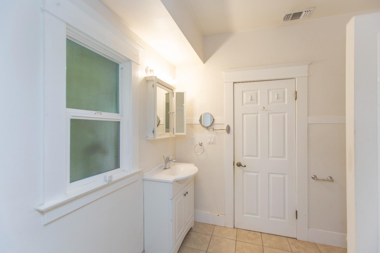 1027 West 21st Street Merced, CA 95340 - Photo 13 of 38