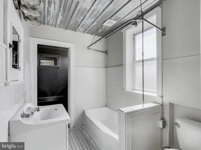 $1,595 | 219 South Union Street, Unit 3, Middletown, PA 17057