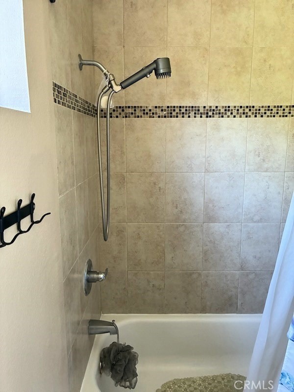 2249 Montrose Avenue, Unit 7 Montrose, CA 91020 - Photo 34 of 54 a bathroom with a shower