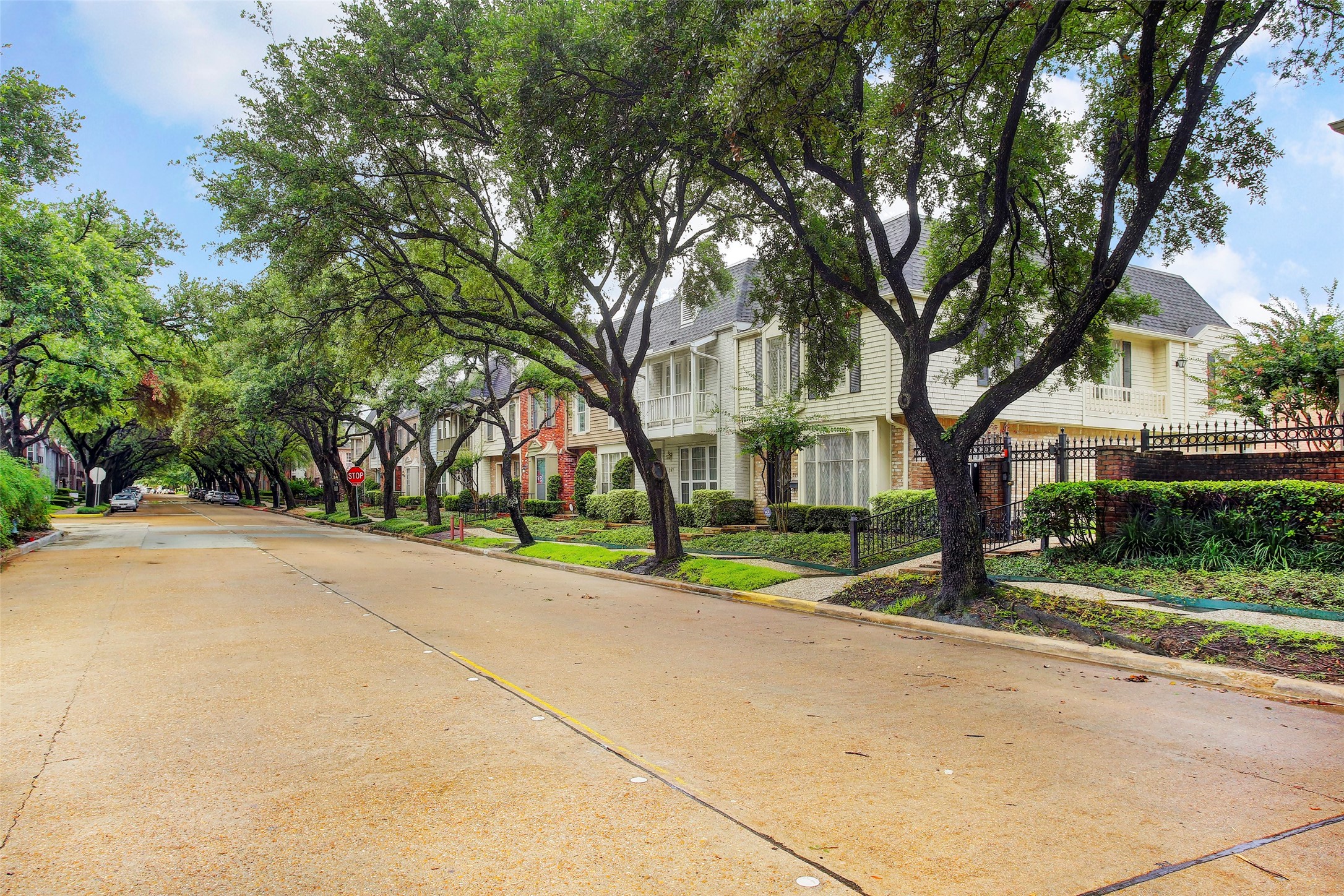 449 North Post Oak Lane, Unit 449 Houston, TX 77024 - Photo 17 of 18 North Post Oak Lane.