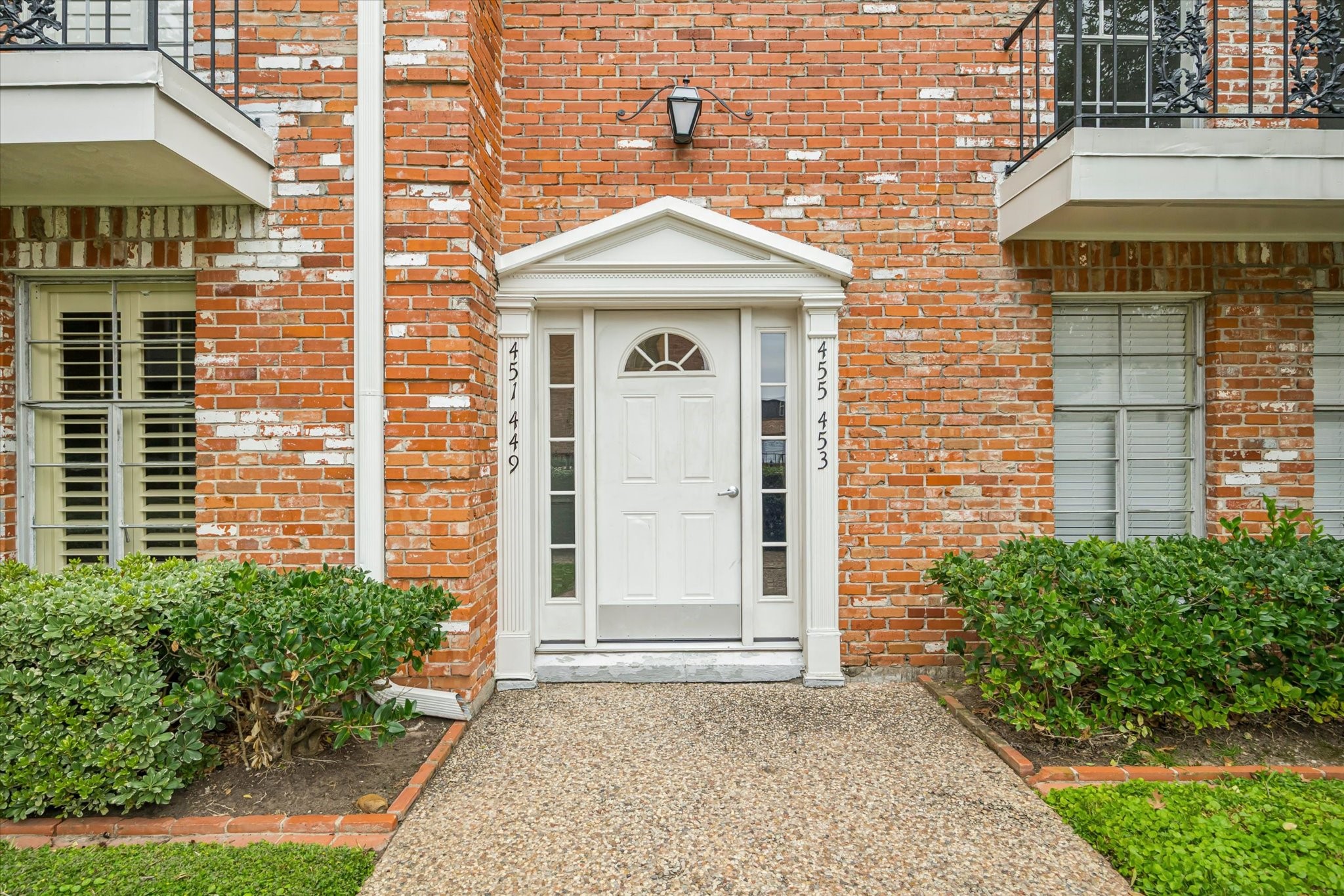 449 North Post Oak Lane, Unit 449 Houston, TX 77024 - Photo 2 of 18 Front entrance to 449 North Post Oak Lane.
