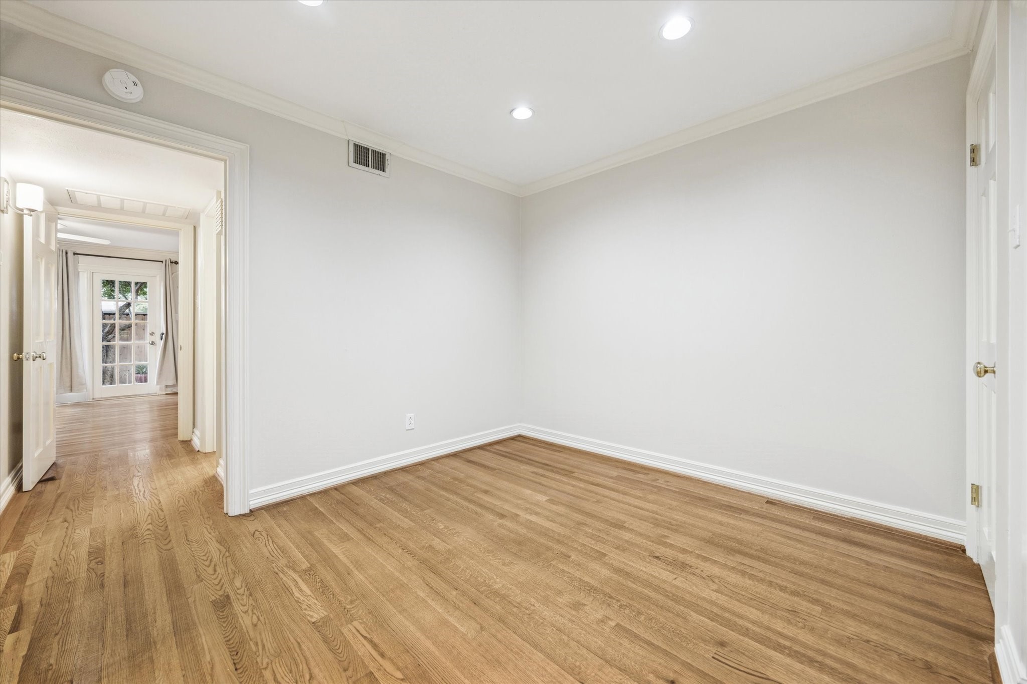 449 North Post Oak Lane, Unit 449 Houston, TX 77024 - Photo 6 of 18 Dining room.
