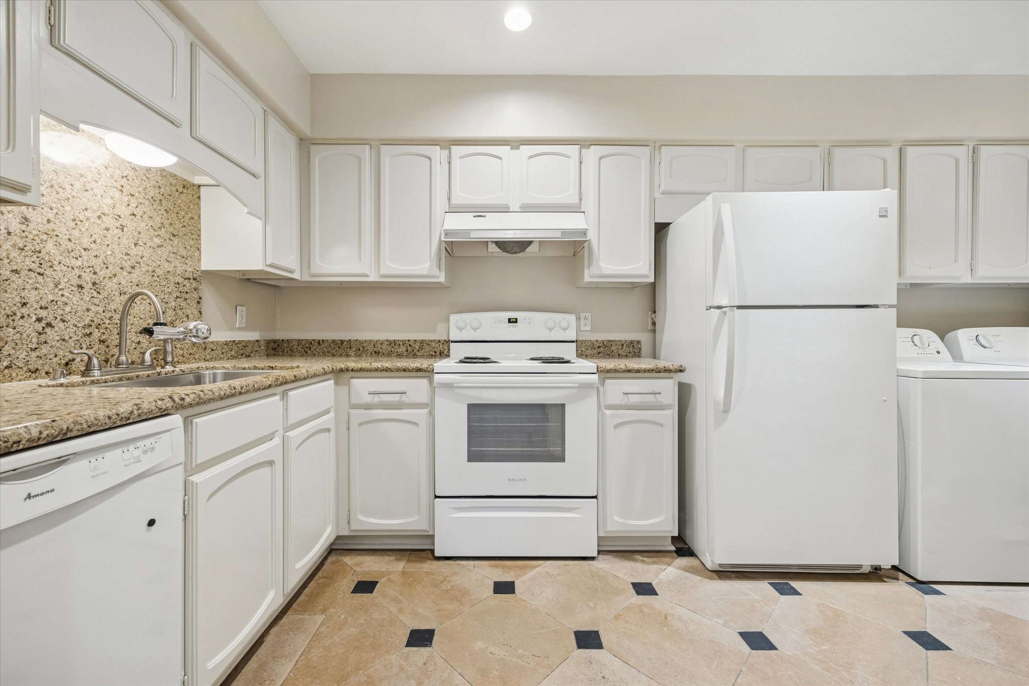 449 North Post Oak Lane, Unit 449 Houston, TX 77024 - Photo 8 of 18 Kitchen with granite countertops.