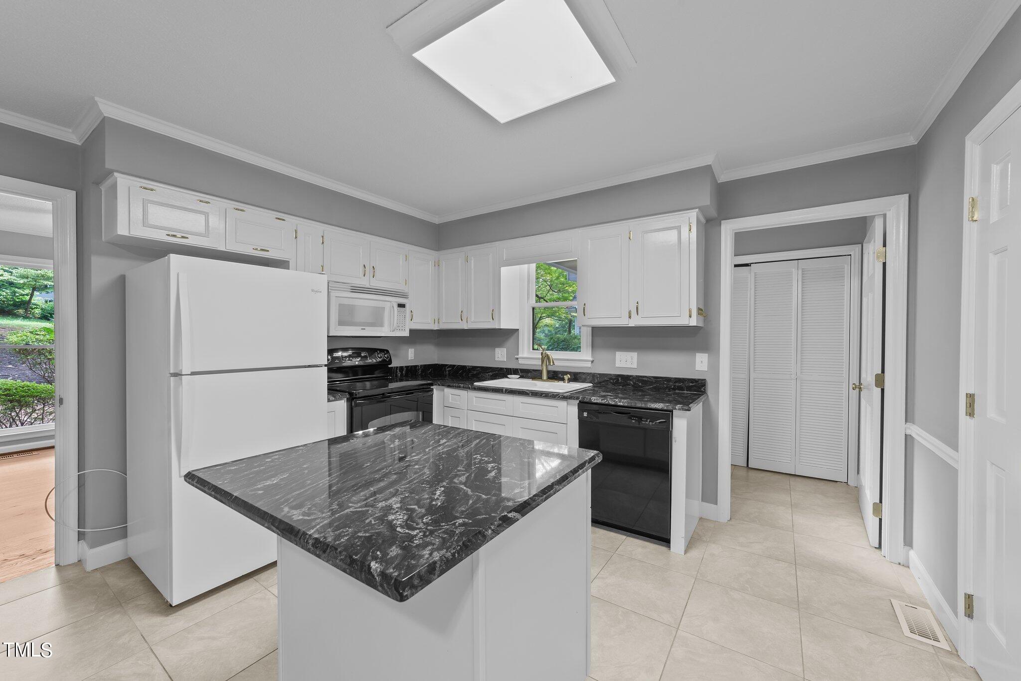 2301 Pastille Lane Raleigh, NC 27612 - Photo 13 of 40 31-web-or-mls-VB4A7672