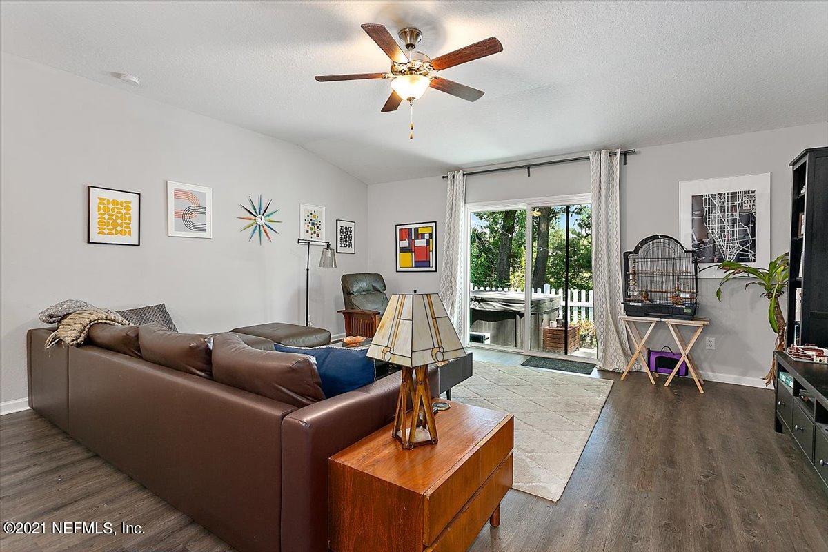 7513 Hilsdale Road Jacksonville, FL 32216 - Photo 5 of 18 05-Living Room