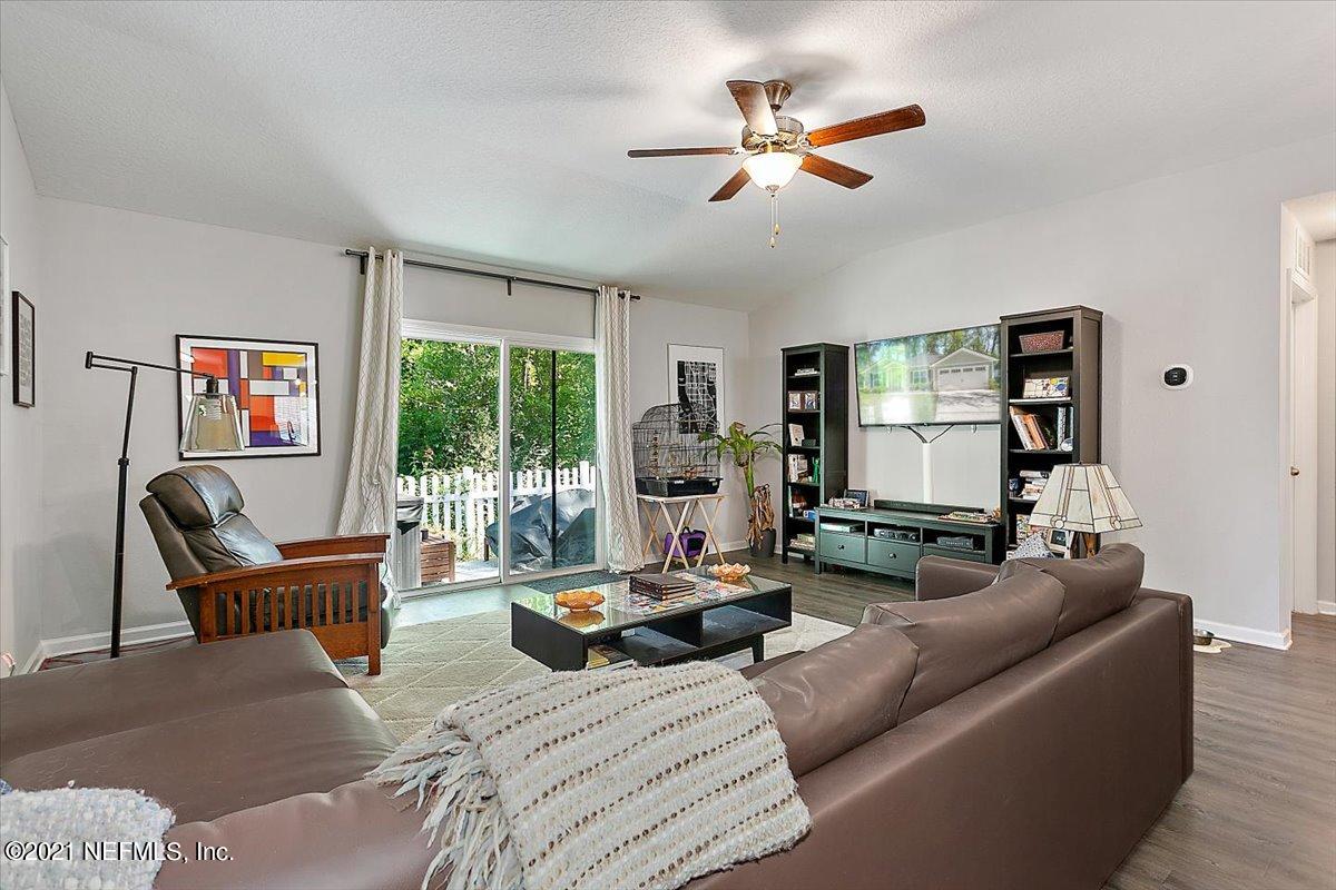 7513 Hilsdale Road Jacksonville, FL 32216 - Photo 6 of 18 06-Living Room