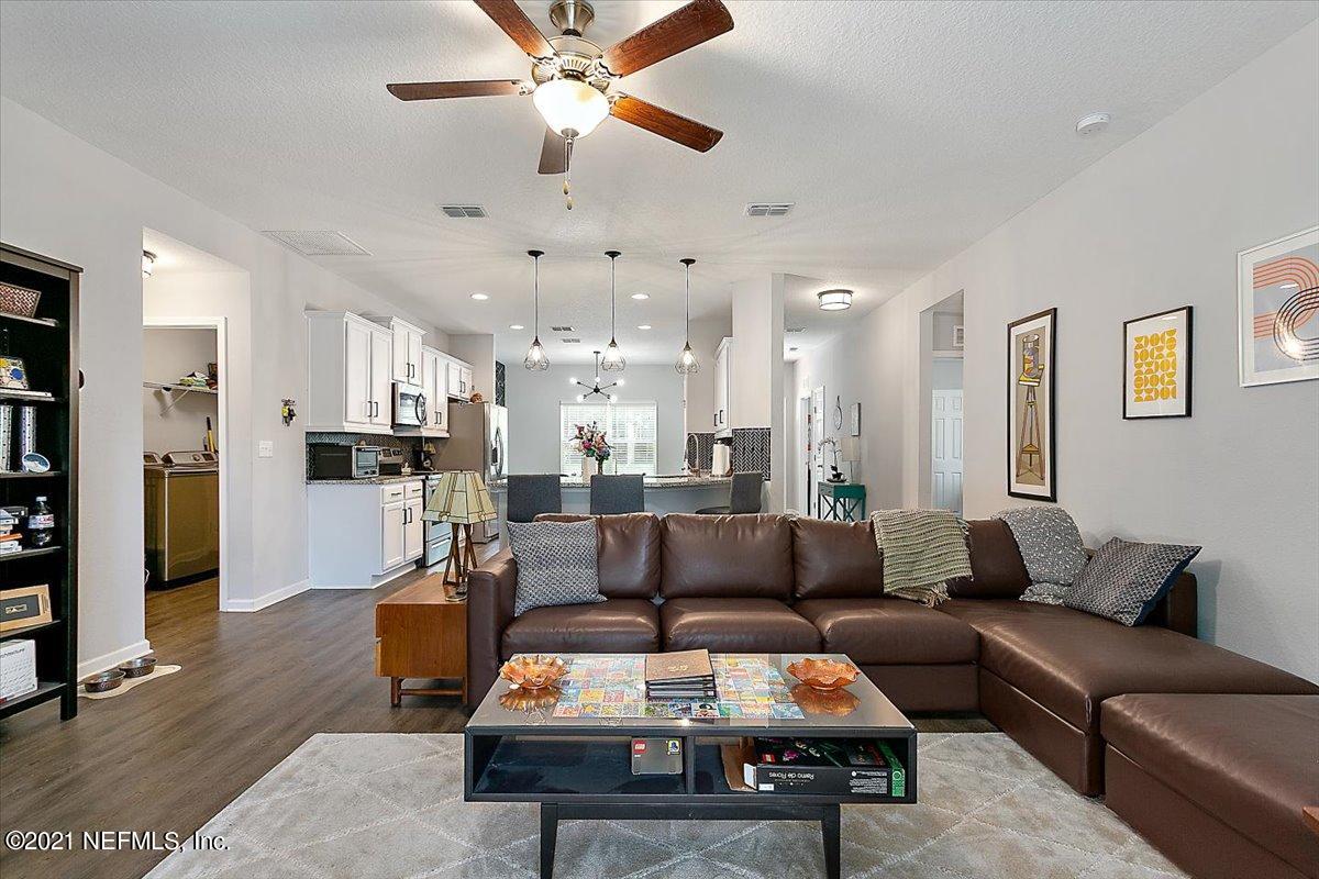 7513 Hilsdale Road Jacksonville, FL 32216 - Photo 7 of 18 07-Living Room